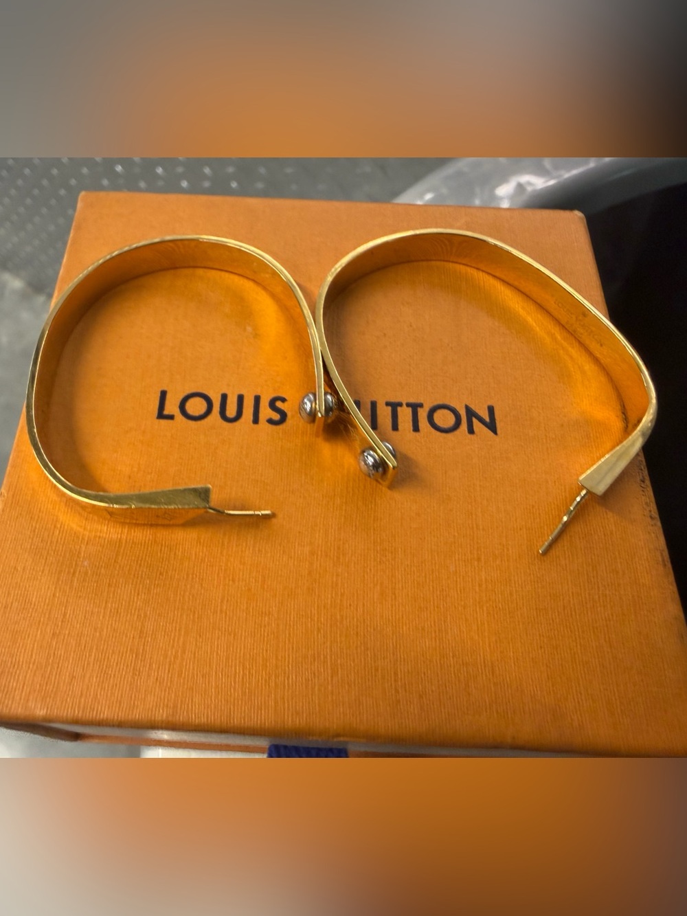 LOUIS VUITTON SWEET MONOGRAM CREOLE GOLD TONE HOOP EARRINGS WITH BOX & POUCHES